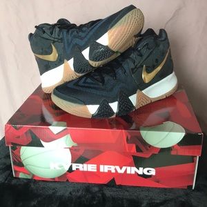 Nike Kyrie 4, New in Box, sz 9.5 US